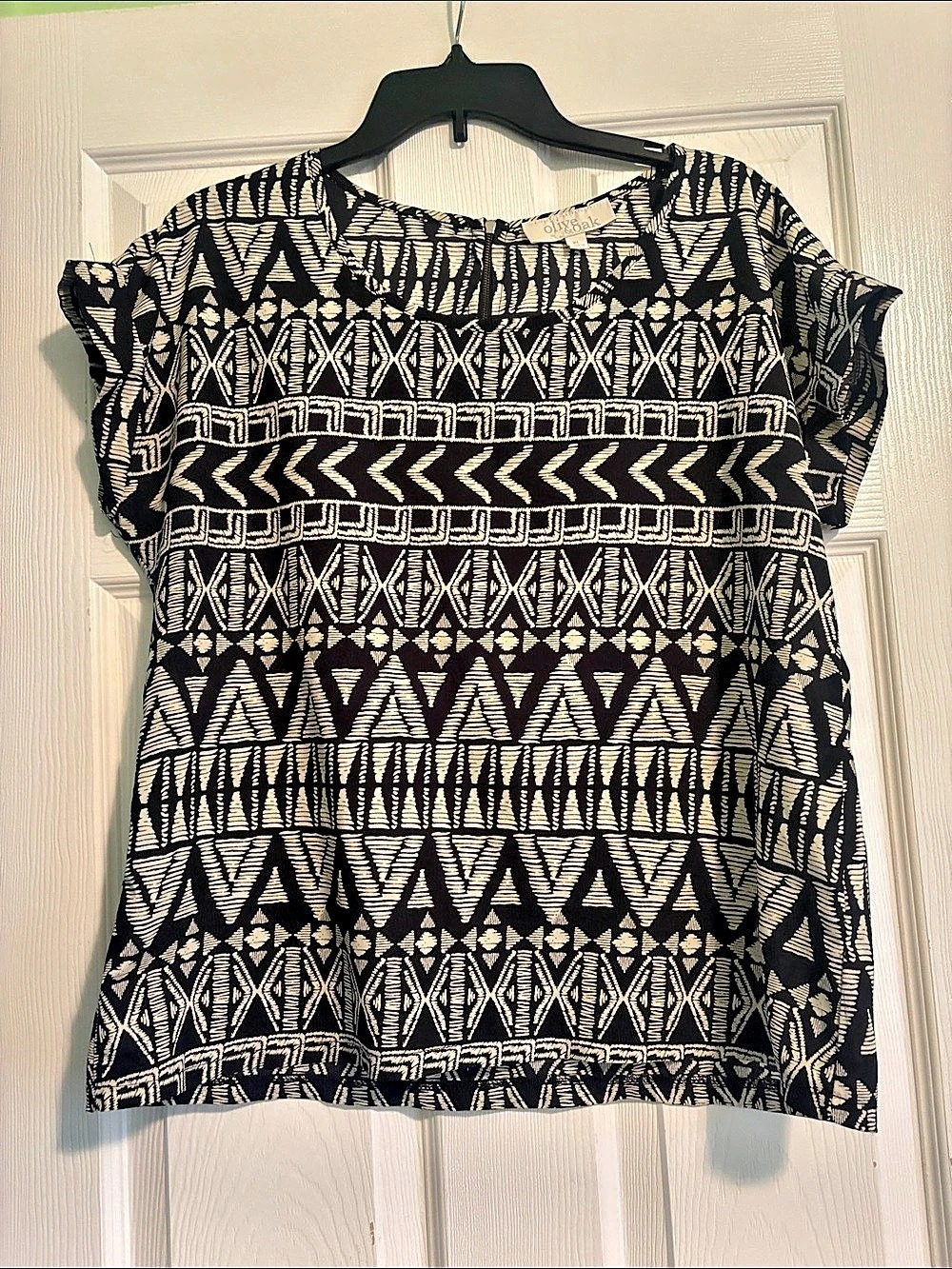olive & oak Geometric Short Sleeve Top in Black & White Size Medium